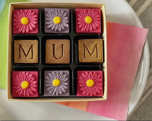 Milk Chocolate Mum Flowers Gift Box – Handmade Belgian Chocolate Flower Bouquet for Mum – Mother's Day Chocolate Gift – Luxury Chocolate Flowers