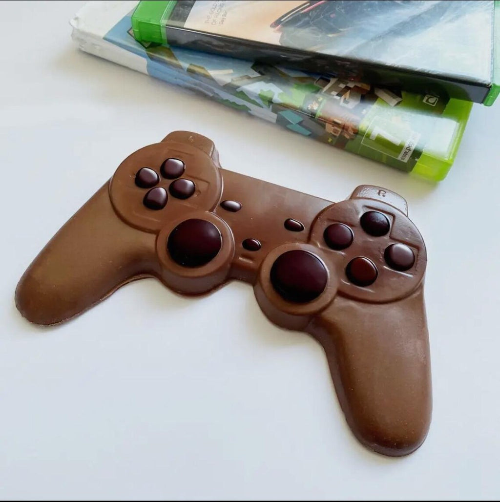 Chocolate Controller for Gamers – Handmade Belgian Chocolate Game Controller – Gamer Gift for Birthdays, Father's Day & Gaming Fans – Novelty Chocolate Treat (100g)