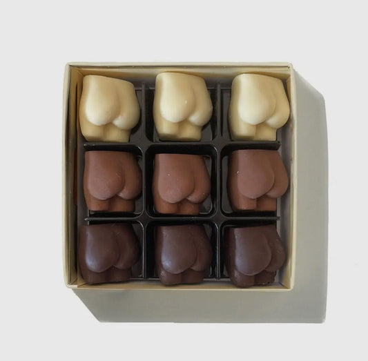 Assorted Chocolate Bottoms Gift Box – Handmade Belgian Milk, Dark & White Chocolate Novelty Gift – Funny Adult Chocolate Treat for Hen Parties, Birthdays & Special Occasions (65g)