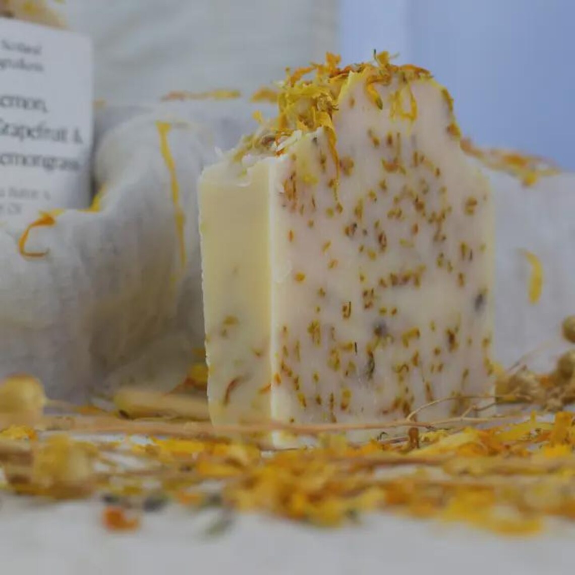 100% Natural Lemon, Grapefruit & Lemongrass Soap – Handmade Vegan Citrus Soap Bar – Moisturising Essential Oil Soap – Natural Skincare Gift