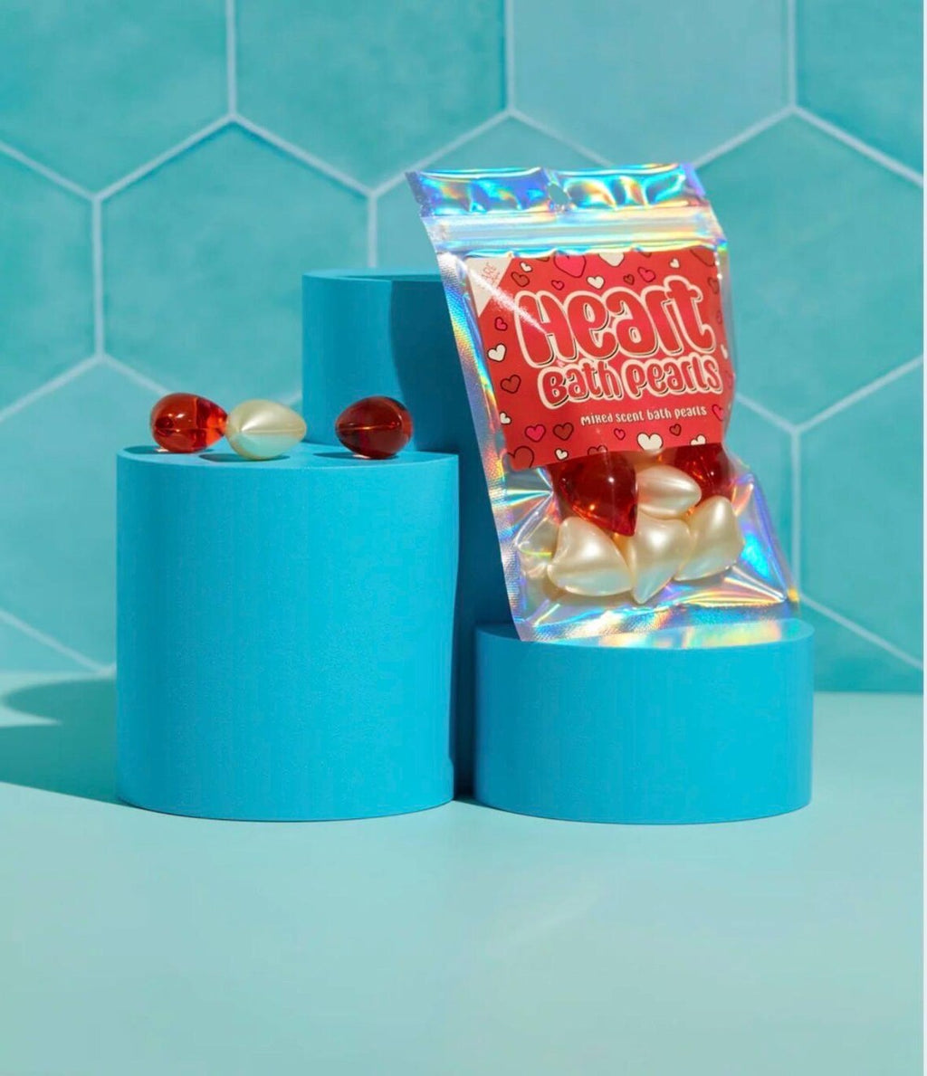 Pack of 10 Heart Bath Pearls – Strawberry & Vanilla Scented Bath Oil Beads – Moisturising Luxury Bath Pearls – Romantic Spa Gift & Self-Care Treat