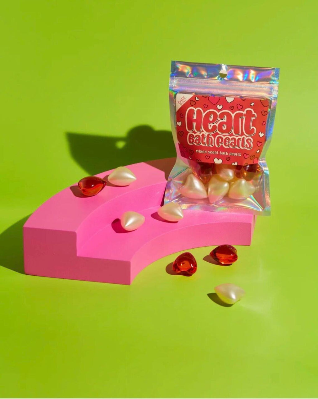 Pack of 10 Heart Bath Pearls – Strawberry & Vanilla Scented Bath Oil Beads – Moisturising Luxury Bath Pearls – Romantic Spa Gift & Self-Care Treat
