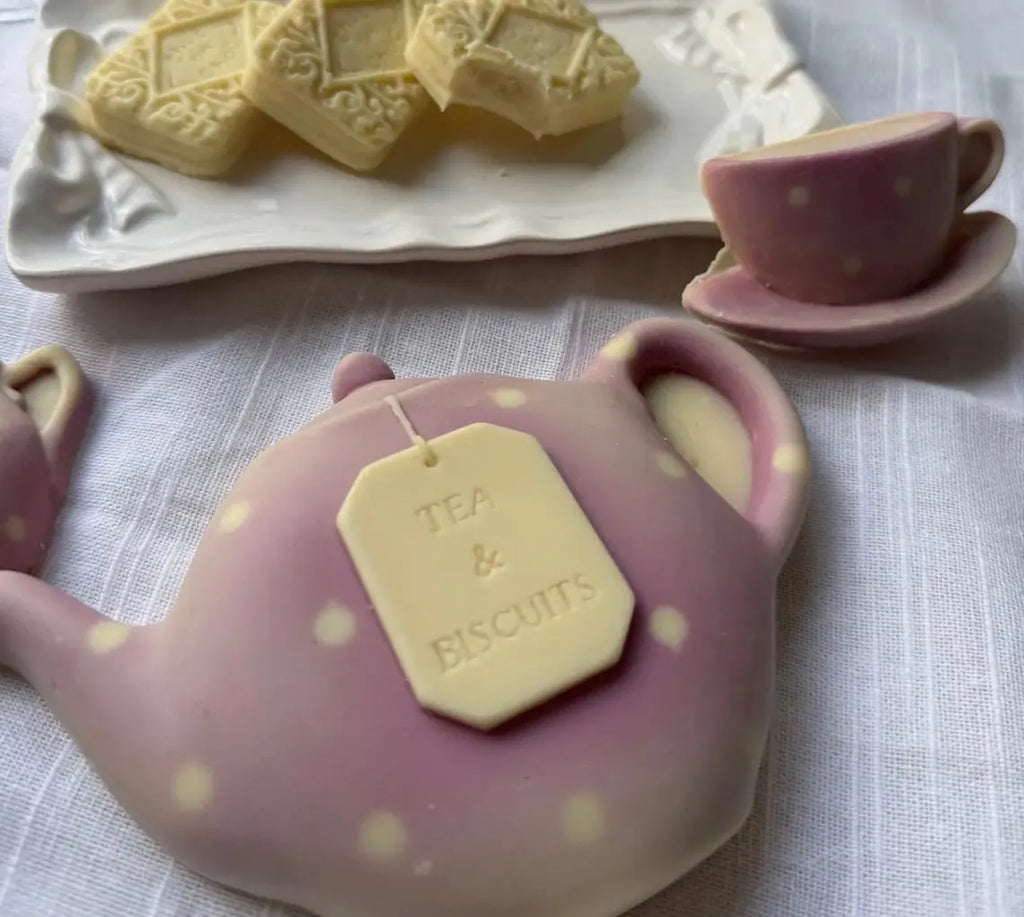 Belgian Chocolate Teapot & Biscuits Gift Set – Handmade Gourmet Chocolate Afternoon Tea Gift – Novelty Chocolate Teapot with Chocolate Biscuits – Unique Gift for Tea Lovers (185g)