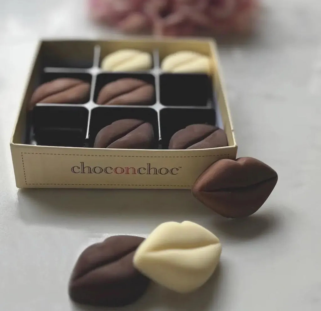 Assorted Belgian Chocolate Lips & Kisses Gift Box – Handmade Gourmet Chocolate Lips – Romantic Chocolate Gift for Valentine’s Day, Anniversaries & Special Occasions (65g)